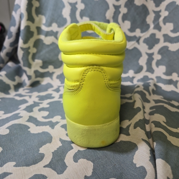 Reebok Classics Freestyle Hi WOMENS 8.5 Solar Acid Yellow GY4817 Shoes Sneakers - Picture 4 of 7